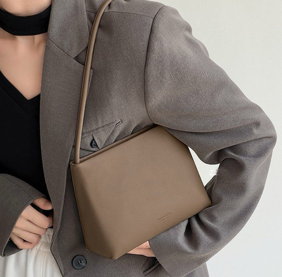 BOLSO CUADRADO MINIMALISTA VERSÁTIL