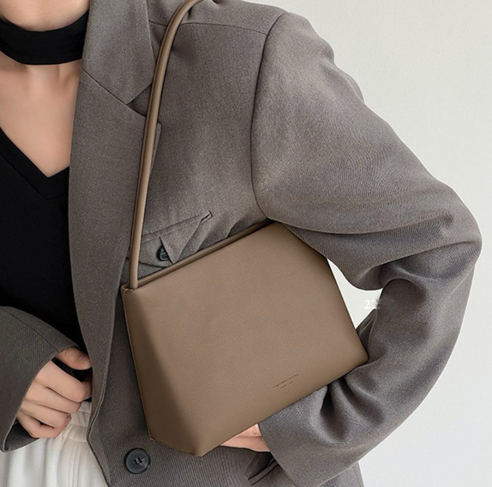 BOLSO CUADRADO MINIMALISTA VERSÁTIL