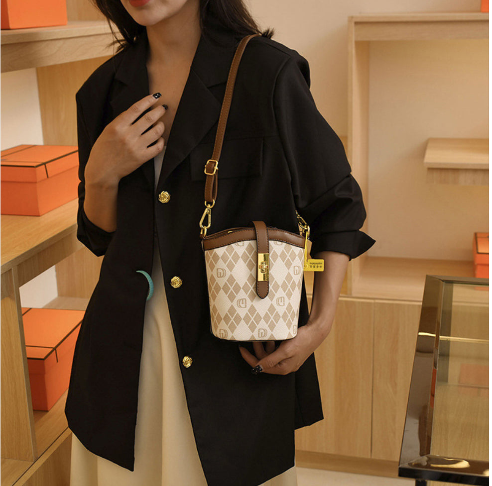 BOLSO TRENDY DE ESTAMPADOS MIX