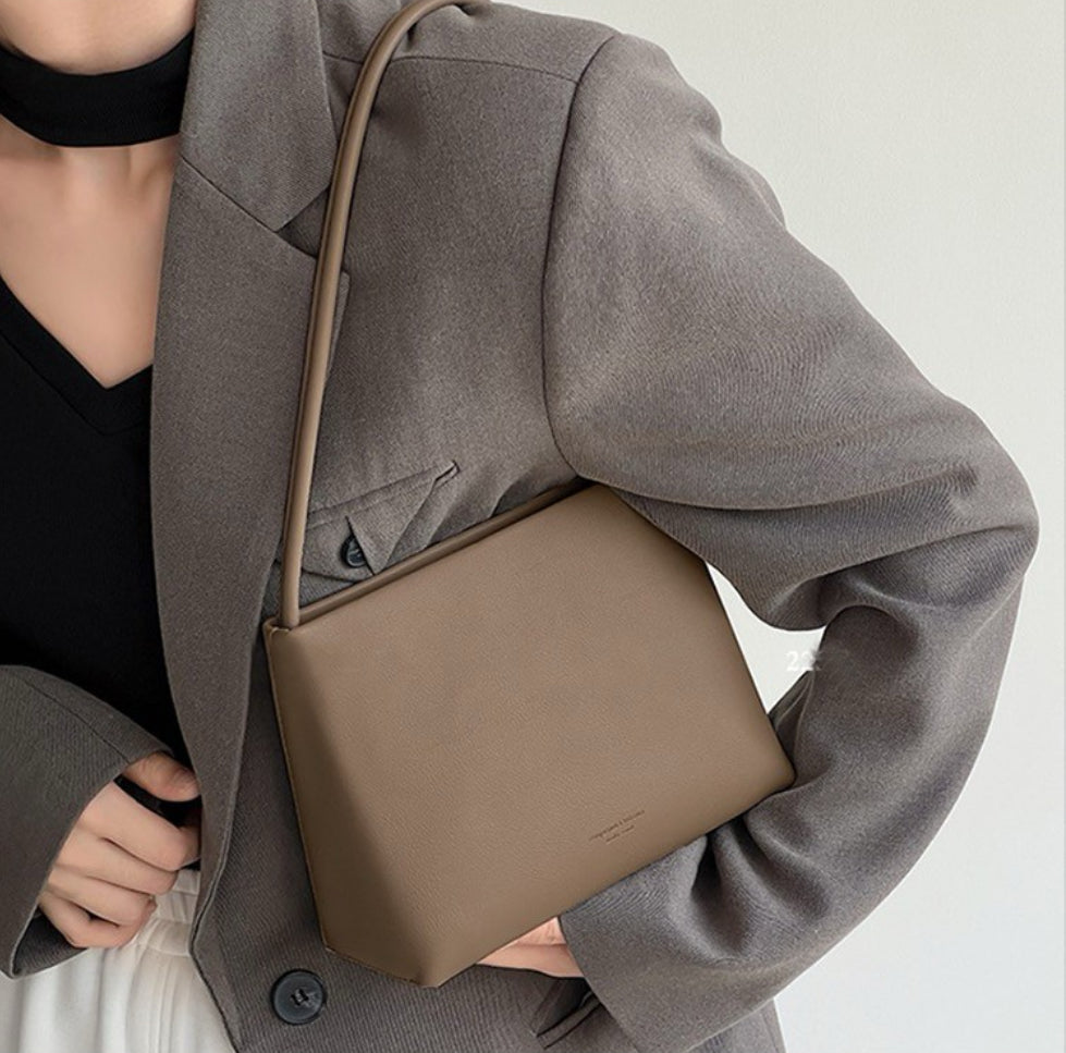 BOLSO CUADRADO MINIMALISTA VERSÁTIL
