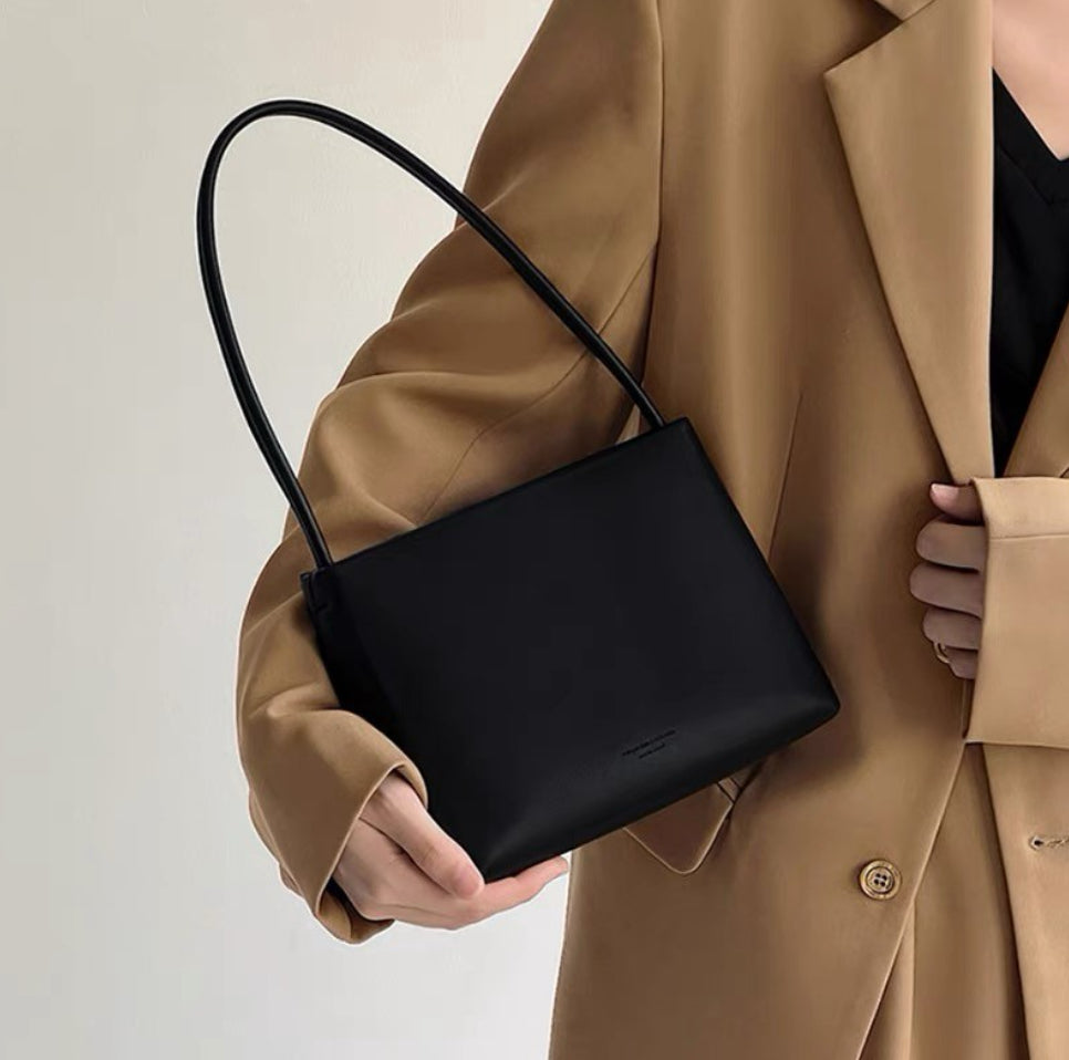 BOLSO CUADRADO MINIMALISTA VERSÁTIL
