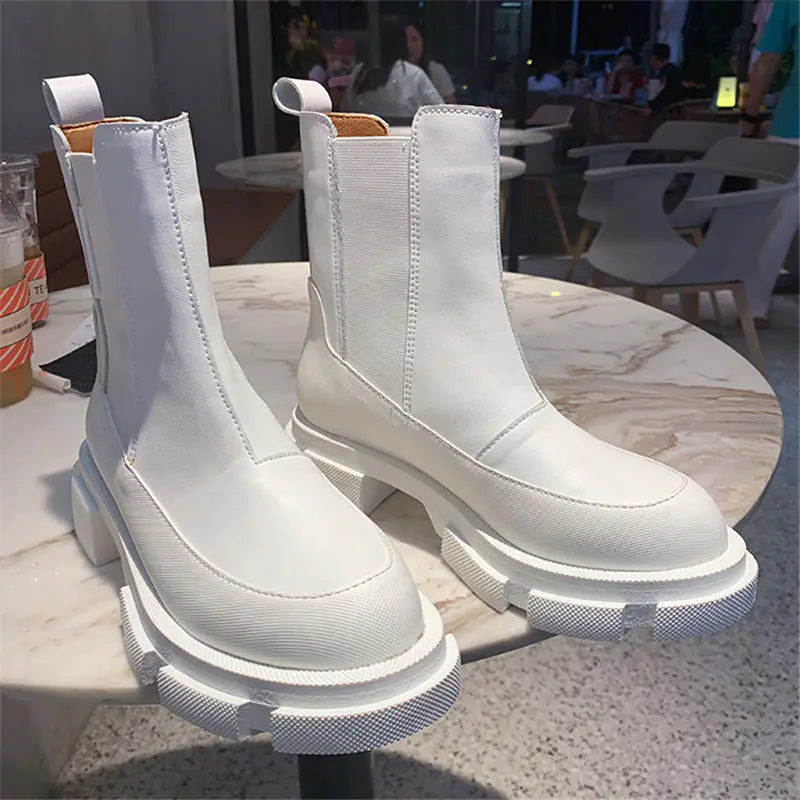 BOTINES CON SUELA GRUESA