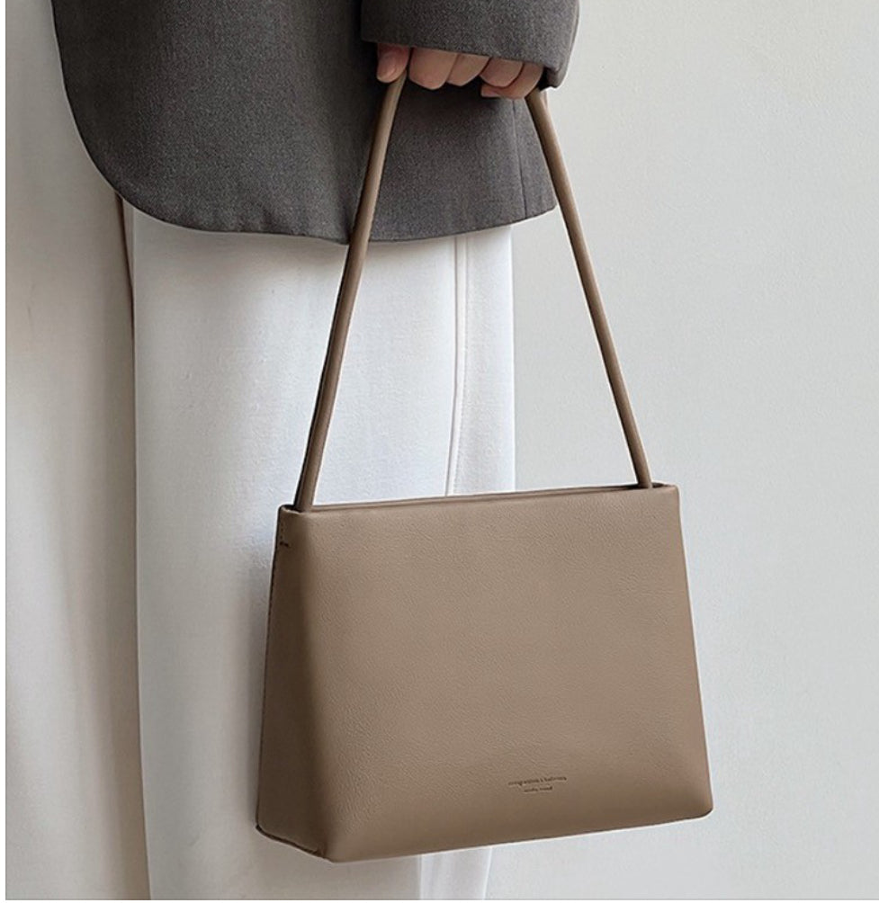 BOLSO CUADRADO MINIMALISTA VERSÁTIL