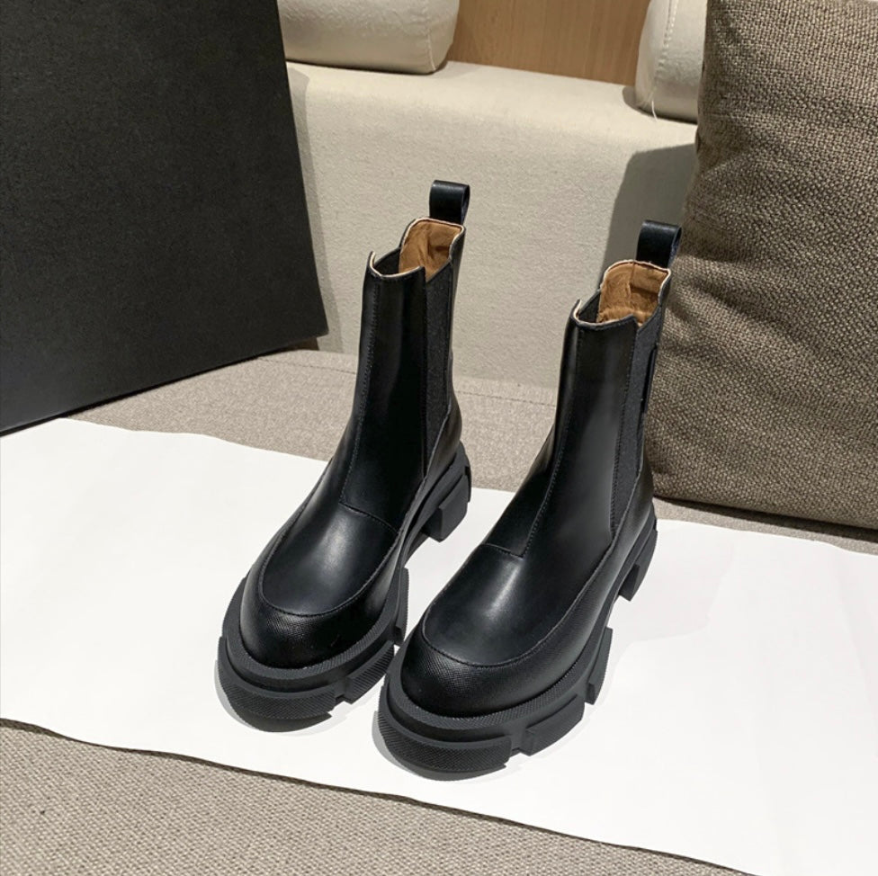 BOTINES CON SUELA GRUESA