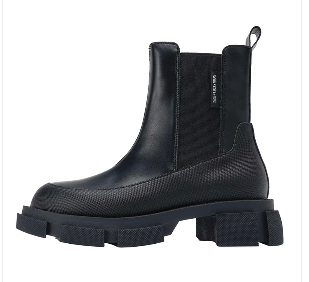 BOTINES CON SUELA GRUESA