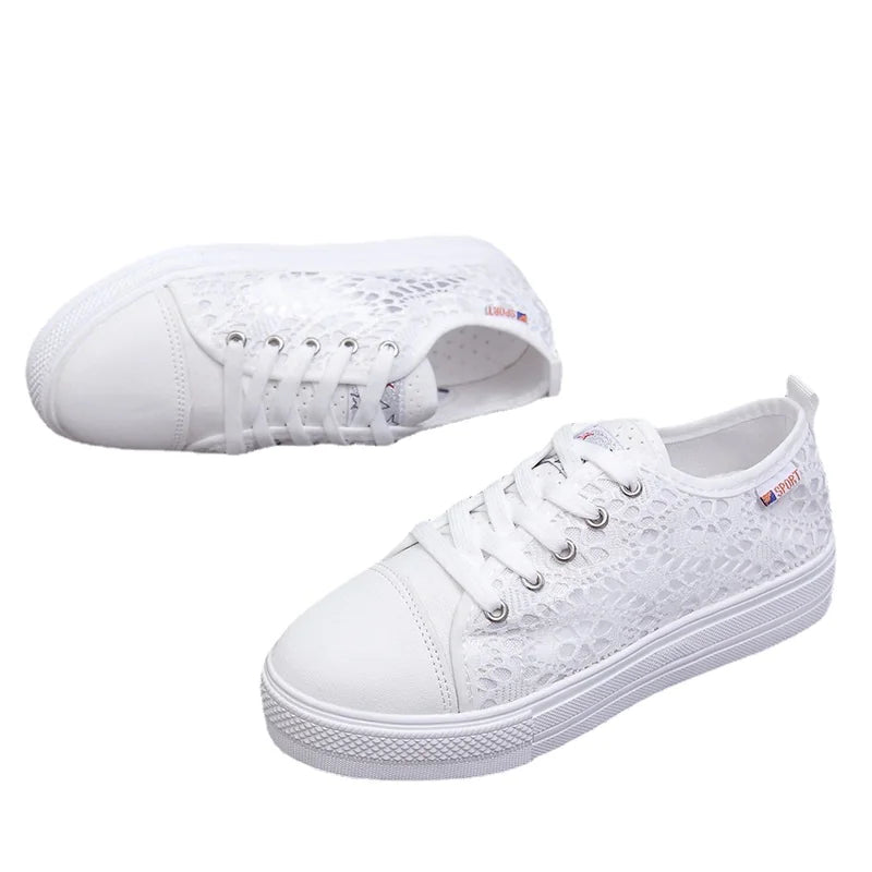 ZAPATILLAS CON ABERTURAS DE ENCAJE