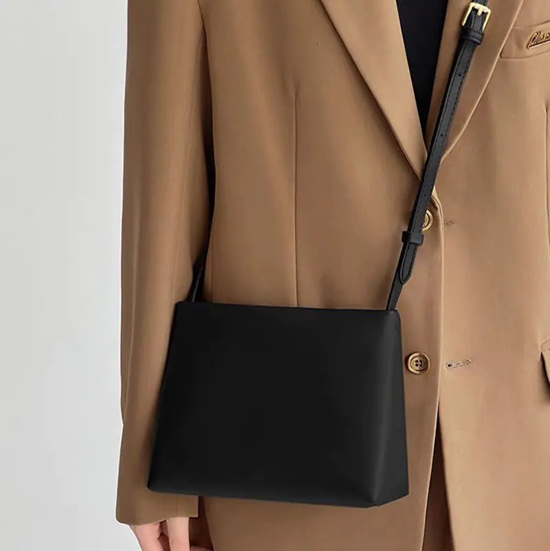 BOLSO CUADRADO MINIMALISTA VERSÁTIL