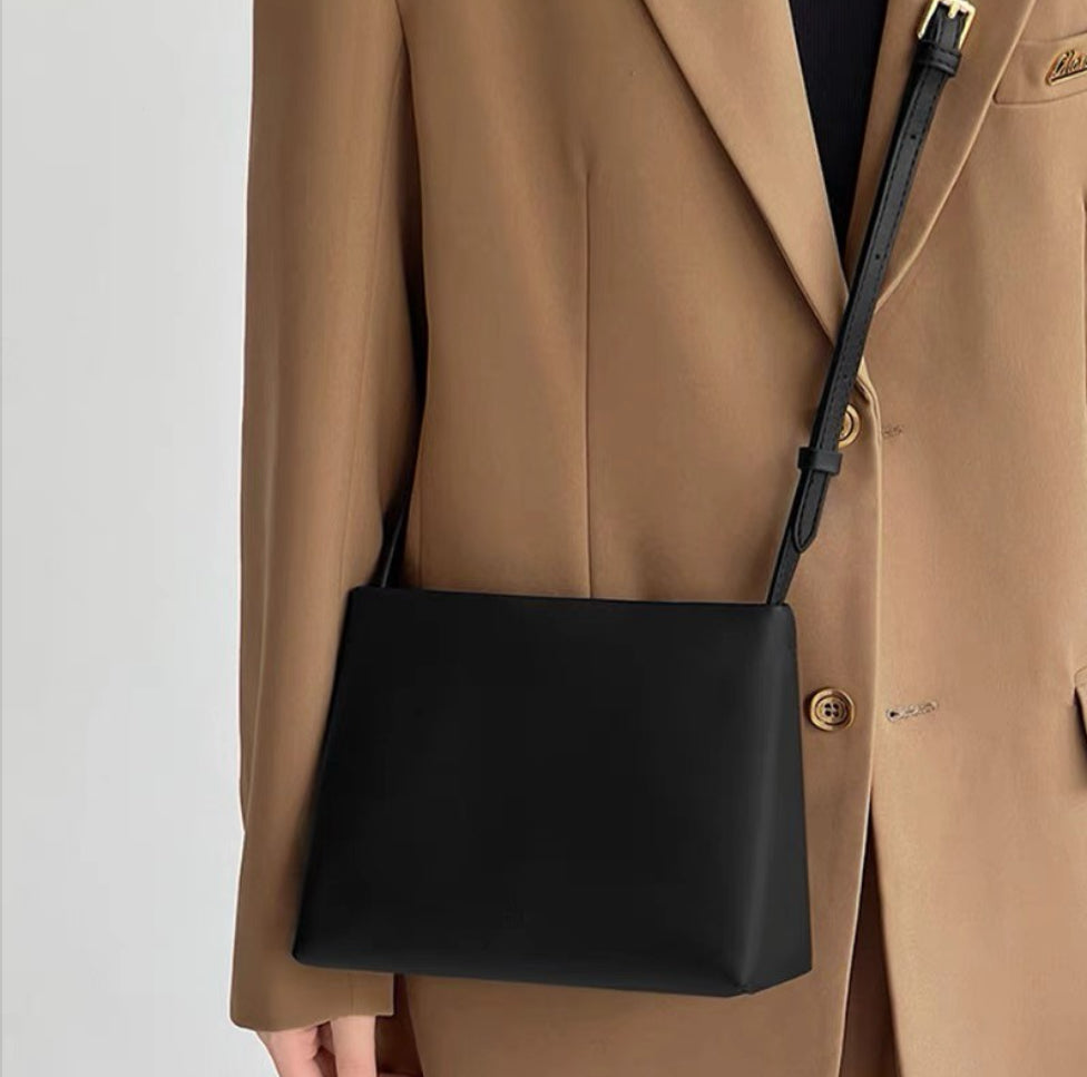 BOLSO CUADRADO MINIMALISTA VERSÁTIL