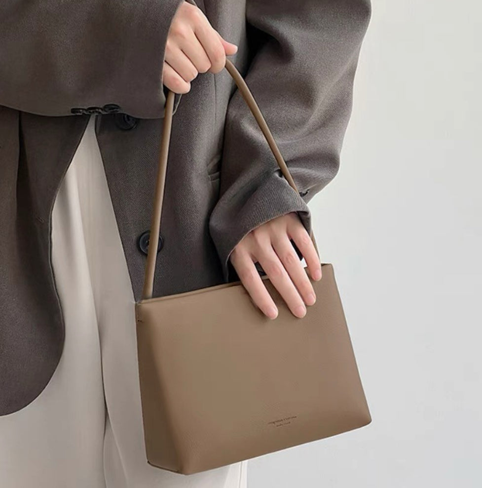 BOLSO CUADRADO MINIMALISTA VERSÁTIL