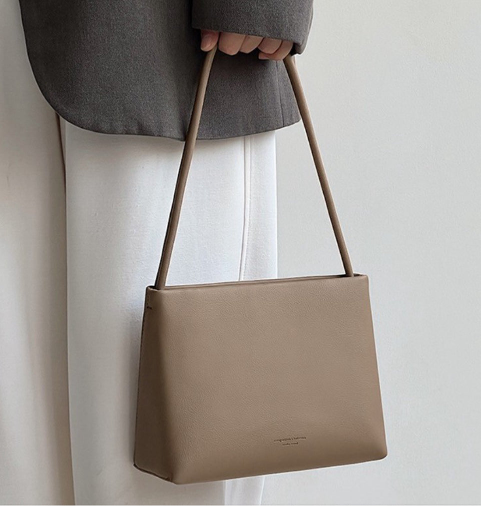 BOLSO CUADRADO MINIMALISTA VERSÁTIL