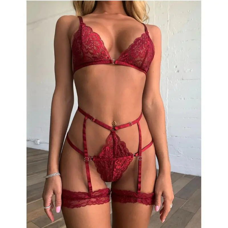 CONJUNTO DE LENCERÍA CON ENCAJE CRUZADO