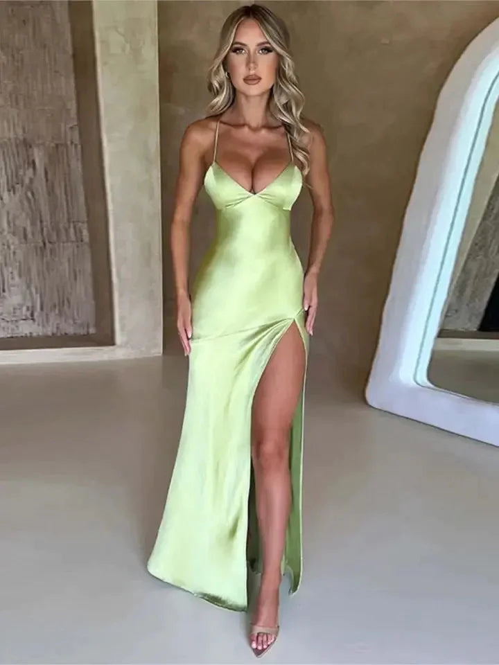 VESTIDO LARGO DE SATÉN CON ESCOTE EN V Y ABERTURA