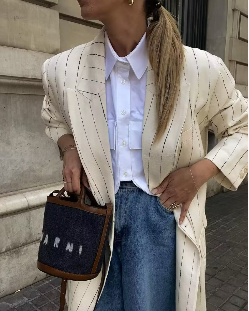 TRAJE OVERSIZE DE RAYA DIPLOMÁTICA