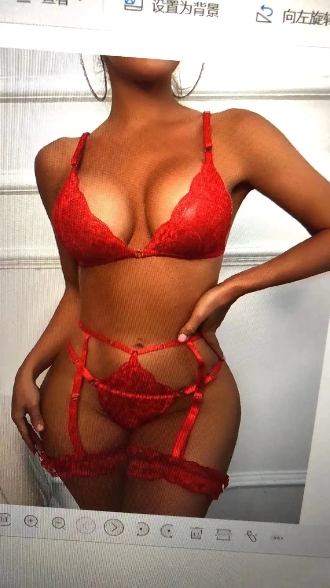 CONJUNTO DE LENCERÍA CON ENCAJE CRUZADO